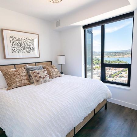 Awesome View 21 Two Bedroom One Bath Downtown Lake View Near Beach Kelowna Bagian luar foto