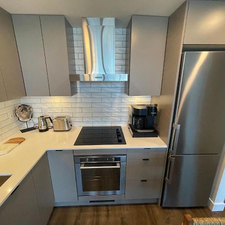Awesome View 21 Two Bedroom One Bath Downtown Lake View Near Beach Kelowna Bagian luar foto