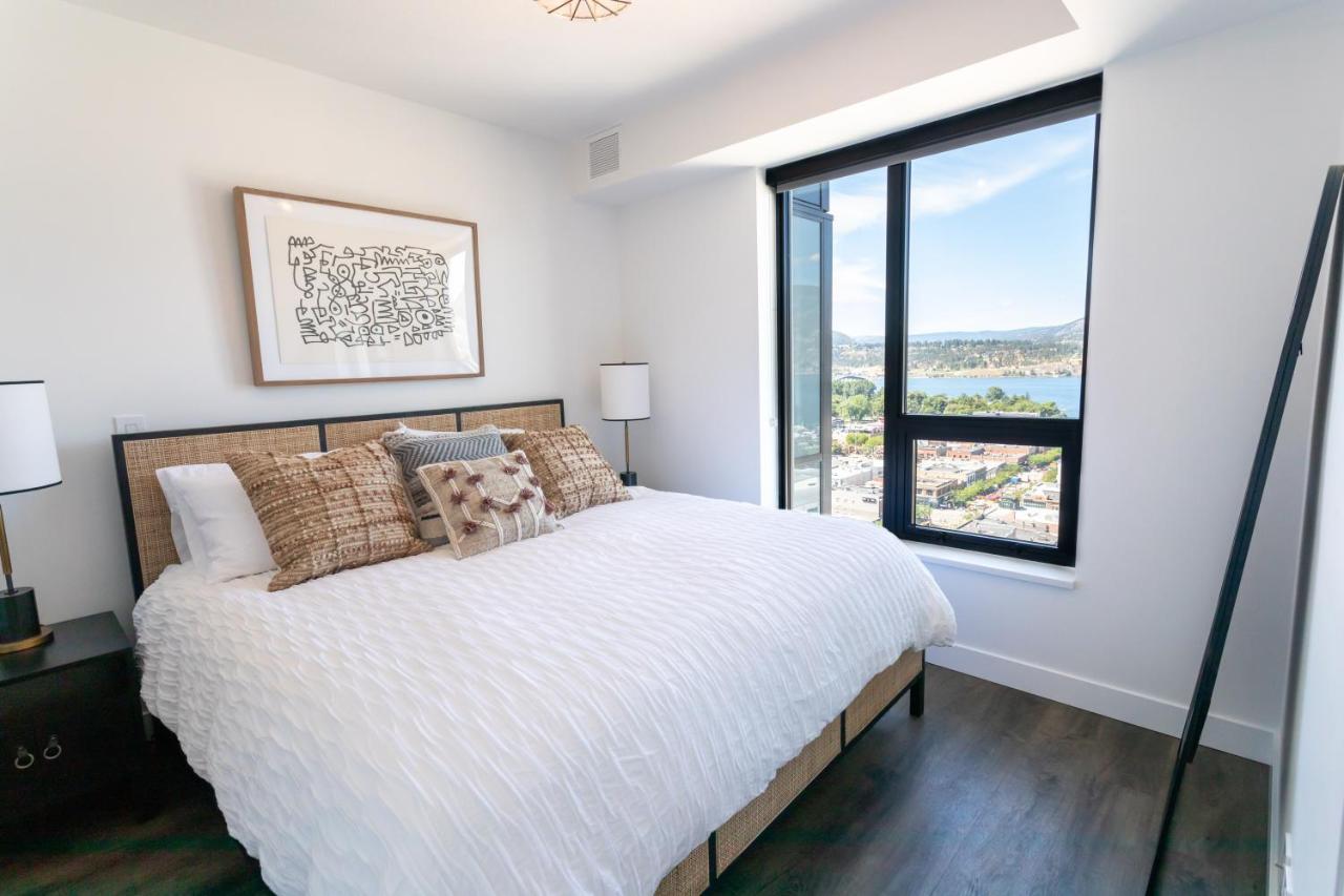 Awesome View 21 Two Bedroom One Bath Downtown Lake View Near Beach Kelowna Bagian luar foto