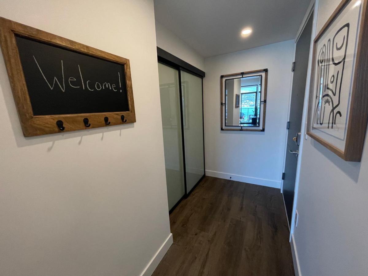 Awesome View 21 Two Bedroom One Bath Downtown Lake View Near Beach Kelowna Bagian luar foto