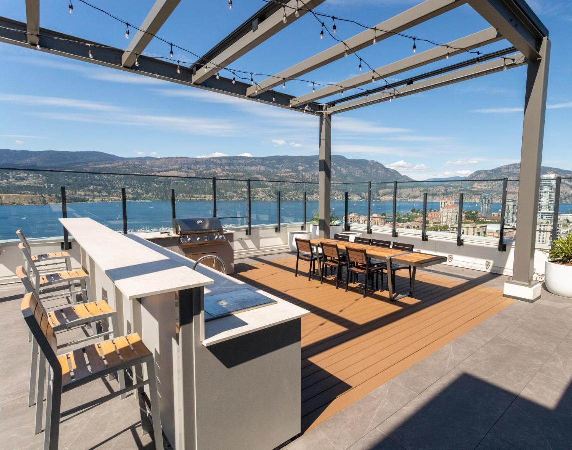 Awesome View 21 Two Bedroom One Bath Downtown Lake View Near Beach Kelowna Bagian luar foto