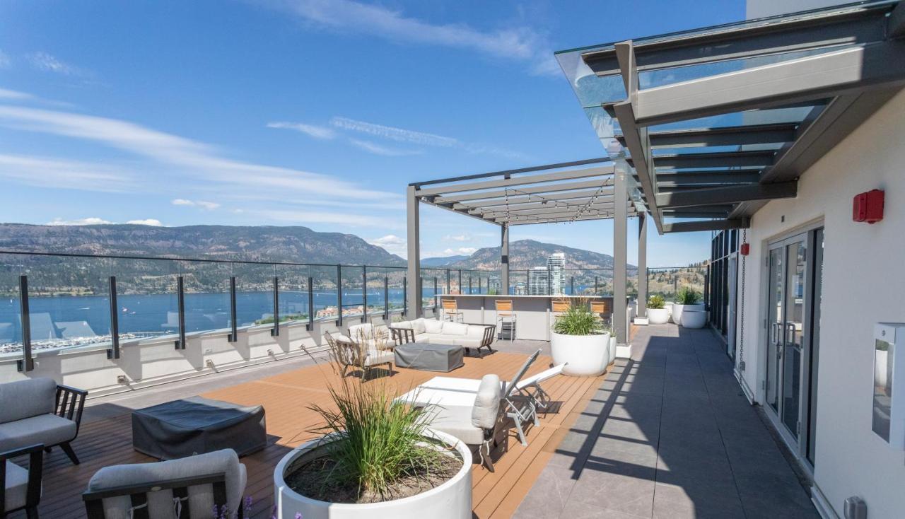 Awesome View 21 Two Bedroom One Bath Downtown Lake View Near Beach Kelowna Bagian luar foto